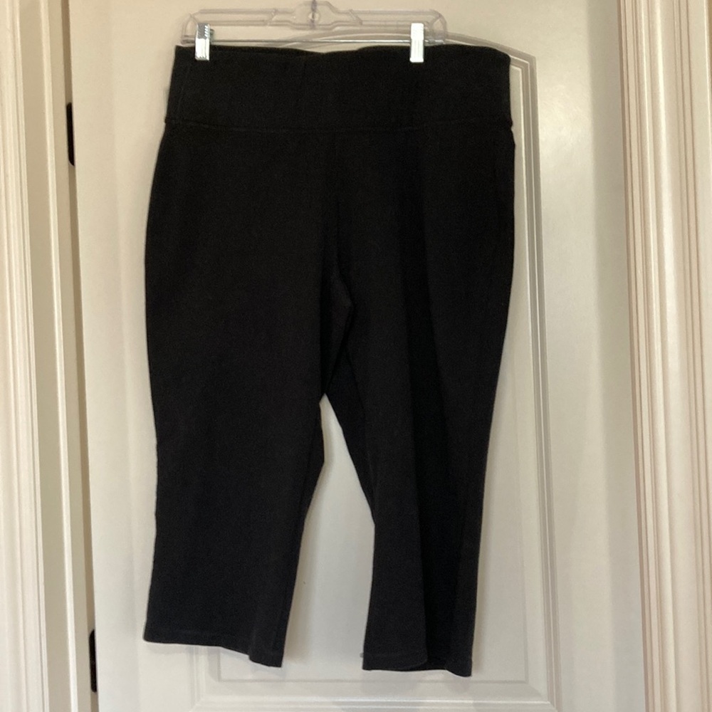 Livi Active Black Capris